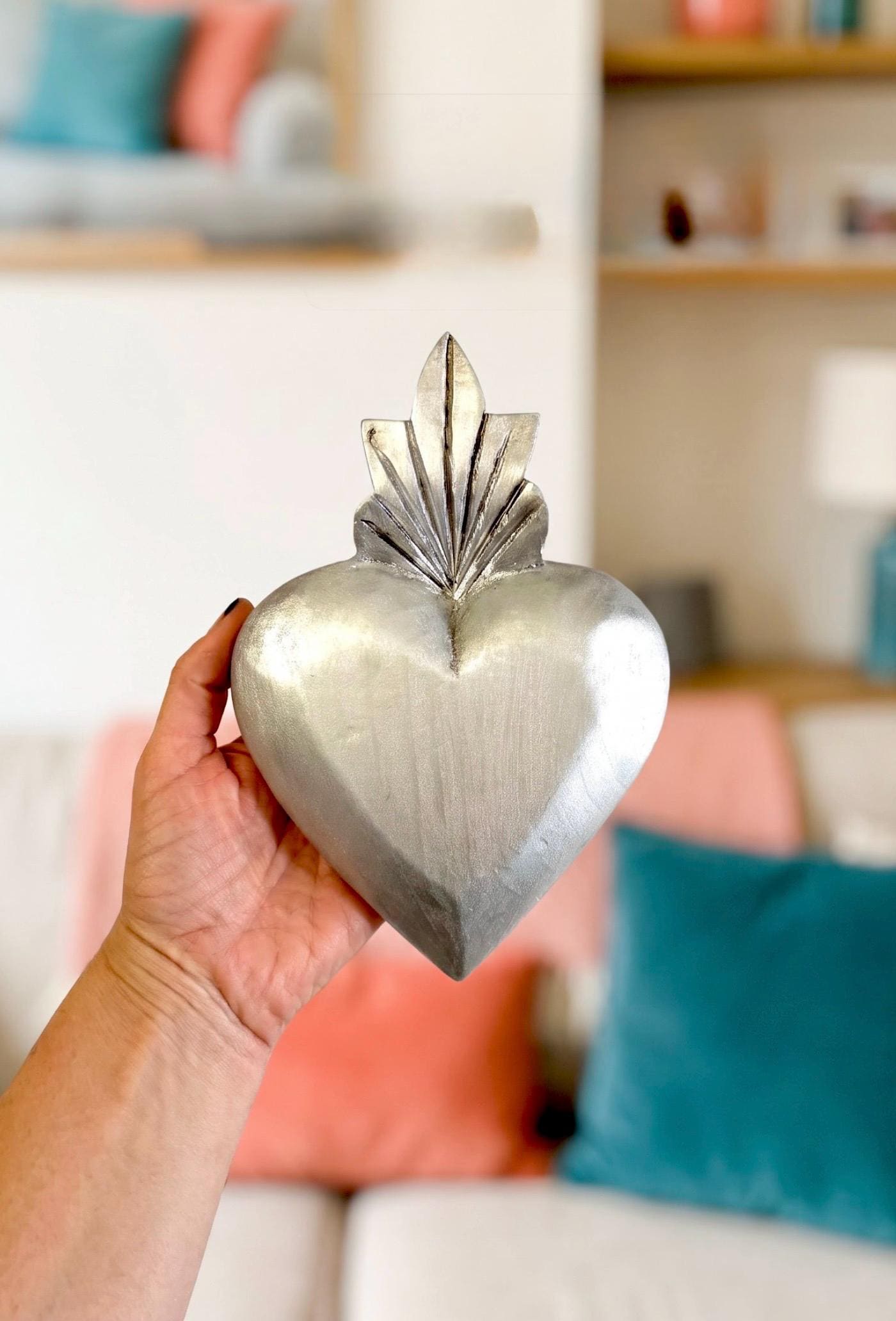 Carved Mexican Sacred Heart, XL Madera Sencillo 7.5", XL Oro & Plata 7.5"