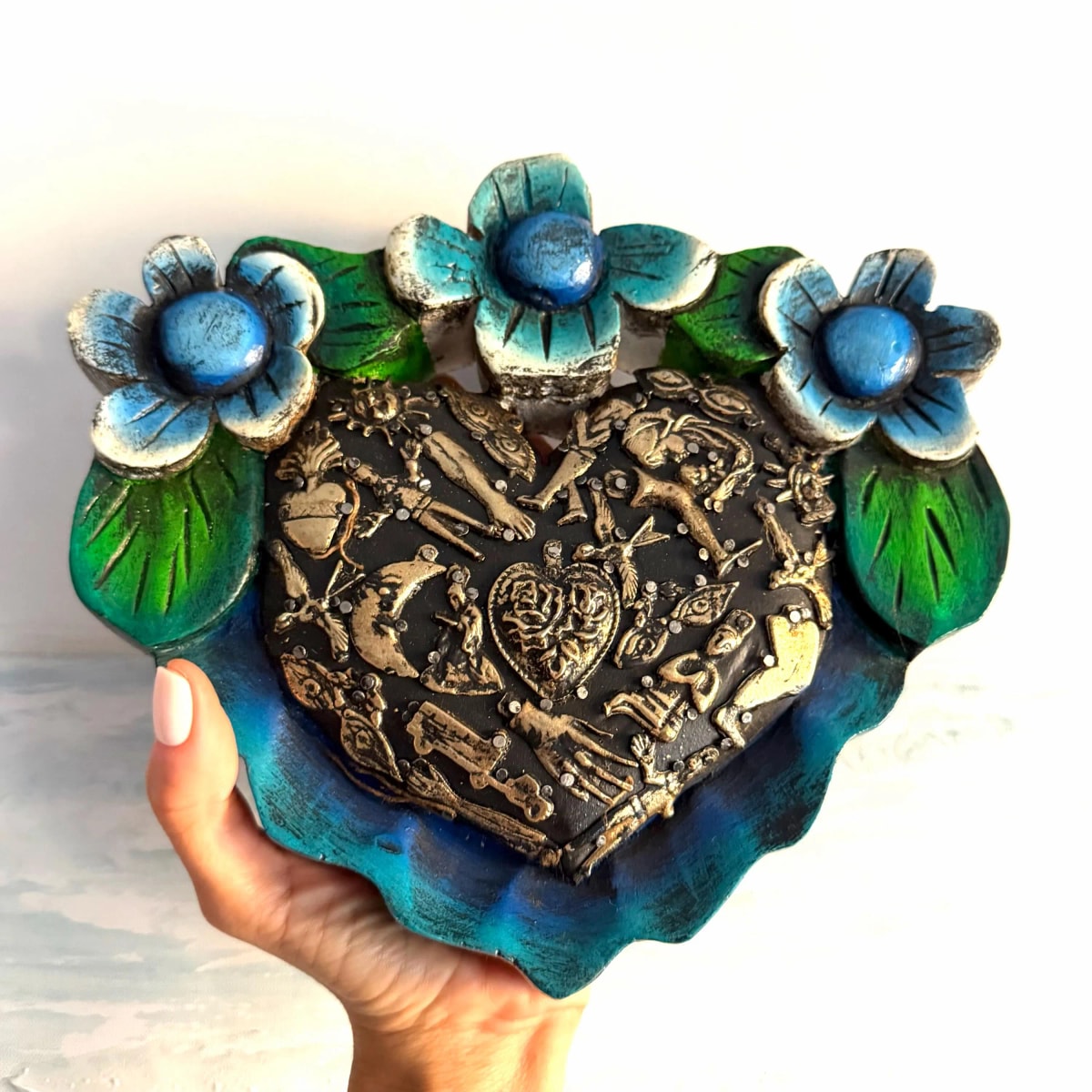 Tres Flores Rustic Wood Heart